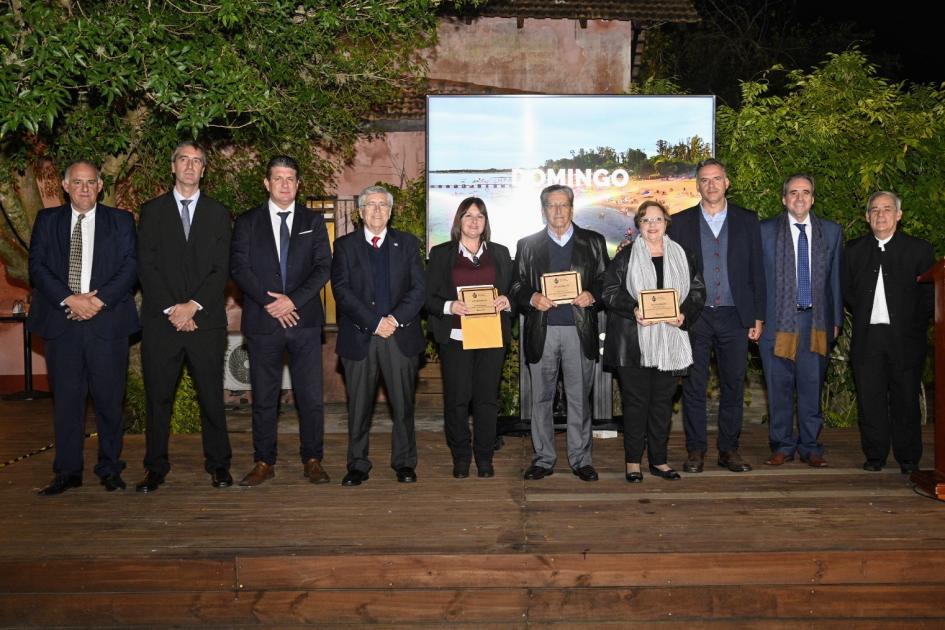 Ciudadanos de Santa Lucía homenajeados por su aporte a la comunidad