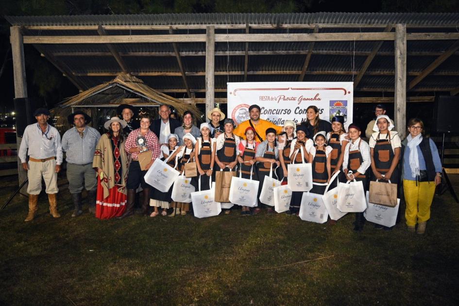 Dir. Nal. Roque Baudean, entregó premios a participantes de 4º Concurso de Gastronomía con niños