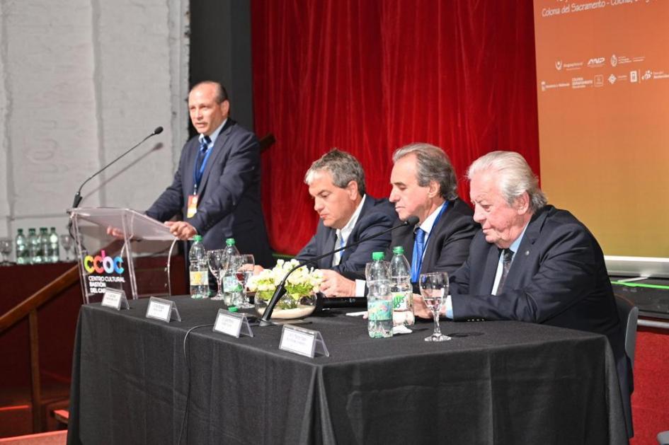 VIII Encuentro Regional de Cruceros y Turismo Náutico VIII Encuentro Regional de Cruceros y Turismo Náutico.