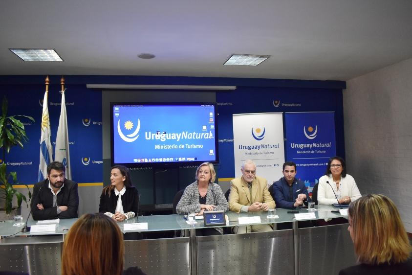Guillermo Ricci, Emora Franco, Liliam Kechichian, Benjamín Liberoff, Santiago González y Mary Boñe Todos los panelistas durante la apertura