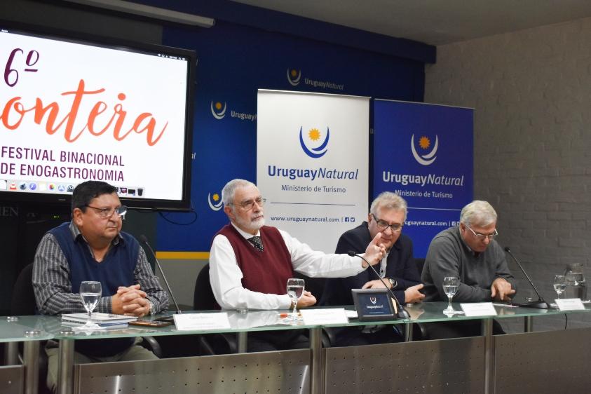 Carlos Martorell, Benjamín Liberoff, Carlos Fagetti y Claudio Ecosteguy Liberoff expone durante el lanzamiento del evento.