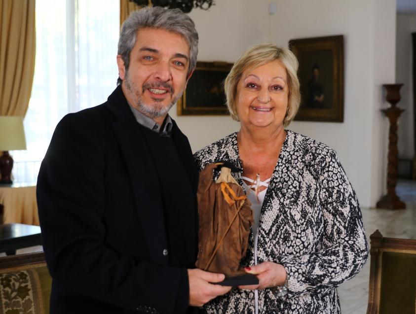 Ricardo Darín tras recibir el reconocimiento de El Gaucho de manos de Liliam Kechichian