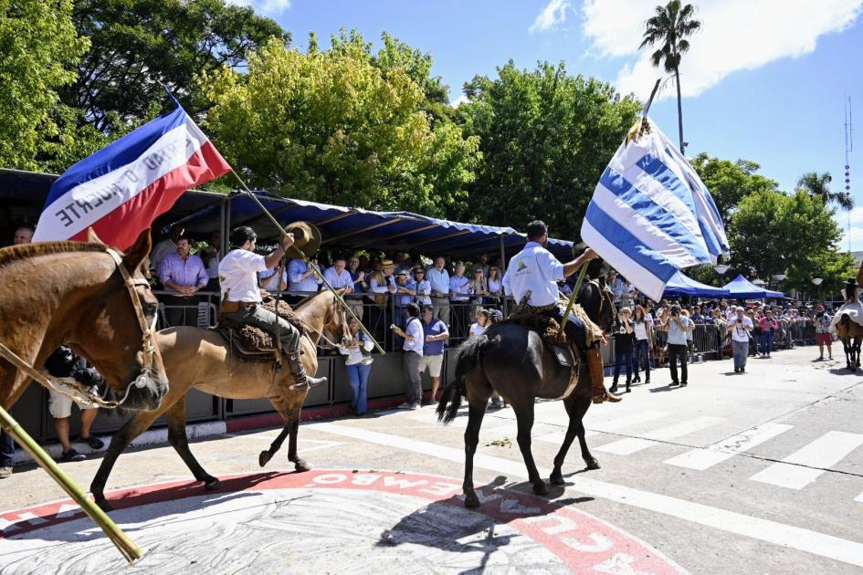 Desfile de jinetes, Fiesta de la Patria Gaucha, Tacuarembó