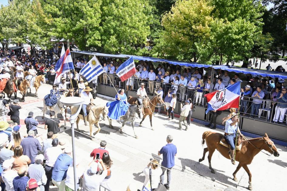 Desfile de jinetes, Fiesta de la Patria Gaucha, Tacuarembó