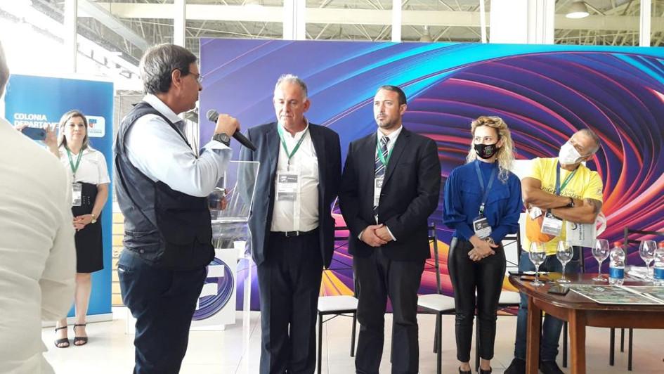 Director Nacional de Turismo, Roque Baudean, en stand de Uruguay en Festuris de Gramado