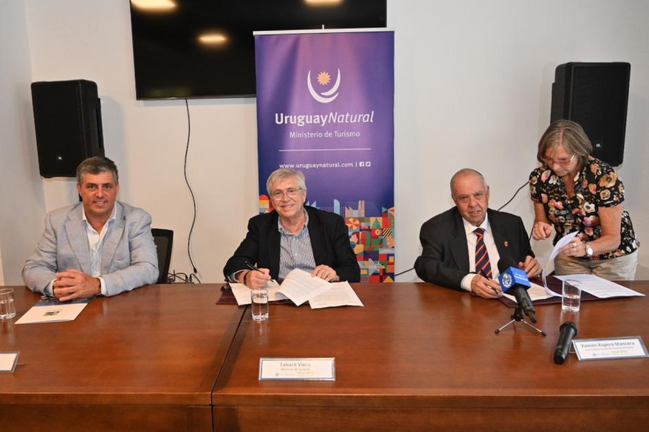 Firma de convenio entre MINTUR y FELCODE Firma de convenio entre MINTUR y FELCODE