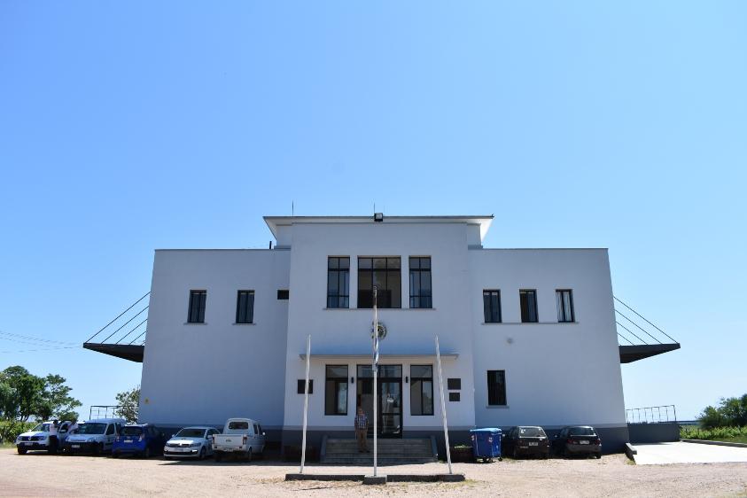 Escuela Superior de Vitivinicultura Presidente Tomás Berreta Escuela Superior de Vitivinicultura Presidente Tomás Berreta