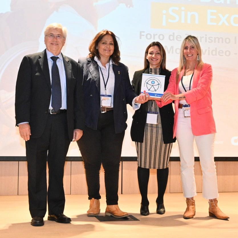 Entrega de premios y reconocimientos Entrega de premios y reconocimientos