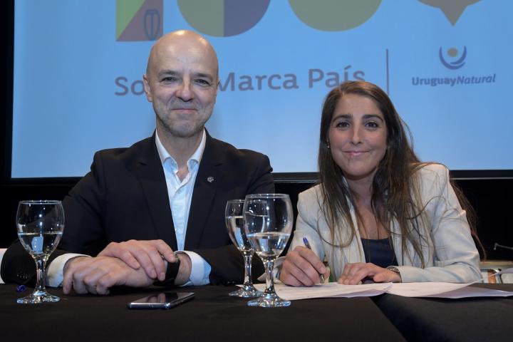 Antonio Carámbula con la embajadora de Marca País Francis Andreu