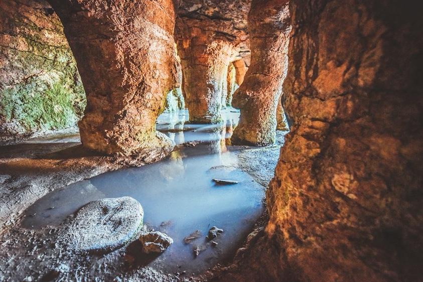 Premio Intendencia de Flores, Noelia Perdomo por su foto “Grutas del Palacio. Obra de la naturaleza"