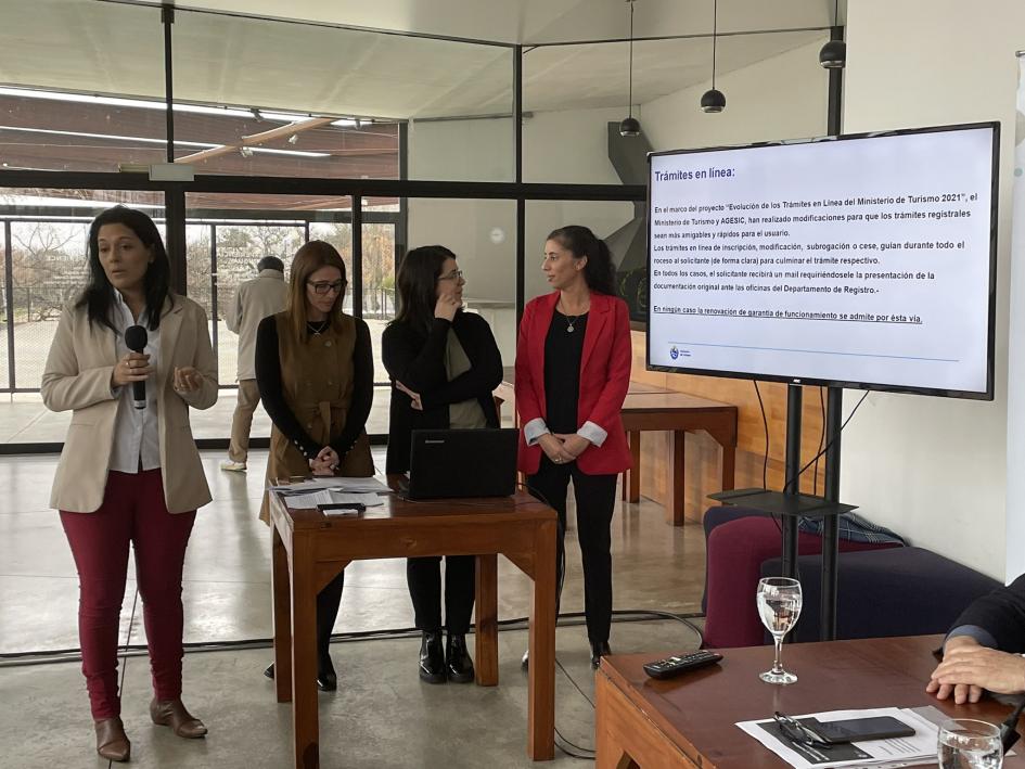 Atención presencial a operadores turísticos de Colonia Atención presencial a operadores turísticos de Colonia