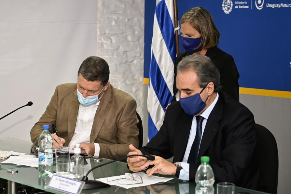 Firma de convenio entre Ministerio de Turismo e INEFOP