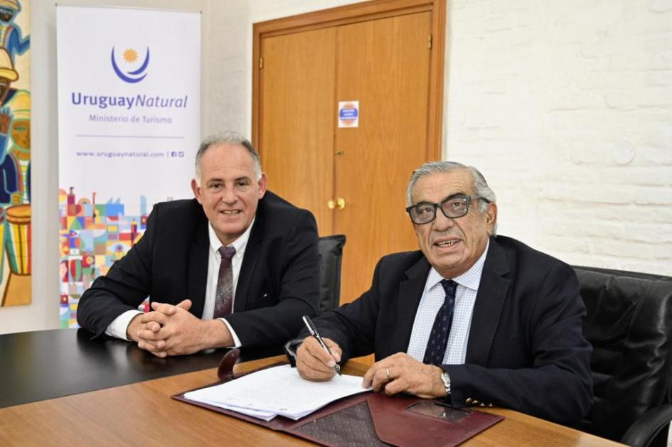 Firma de convenio Ministerio de Turismo con Intendencia de Río Negro Firma de convenio Ministerio de Turismo con Intendencia de Río Negro