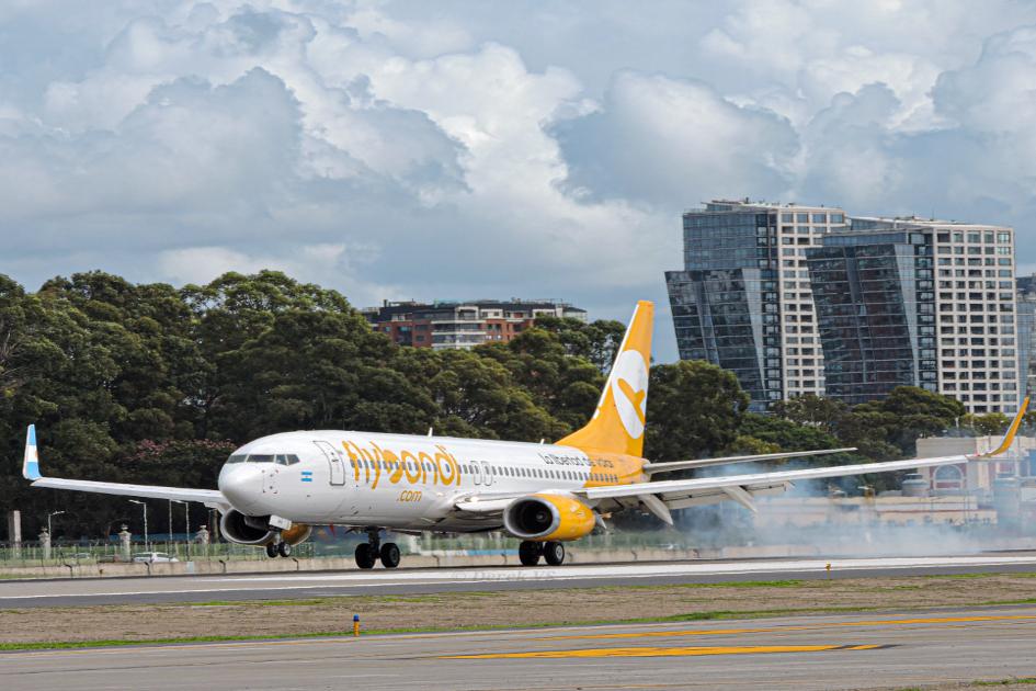 Flybondi retoma sus vuelos a Uruguay con cuatro frecuencias a Punta del Este