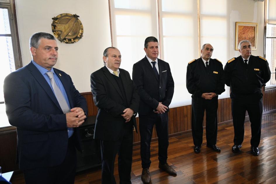 Armada realizó reconocimiento al MINTUR, por colaboración en “Velas Uruguay 2022” Armada realizó reconocimiento al MINTUR, por colaboración en “Velas Uruguay 2022”