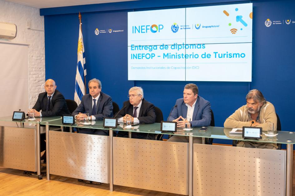 Autoridades del MINTUR e INEFOP encabezaron la ceremonia