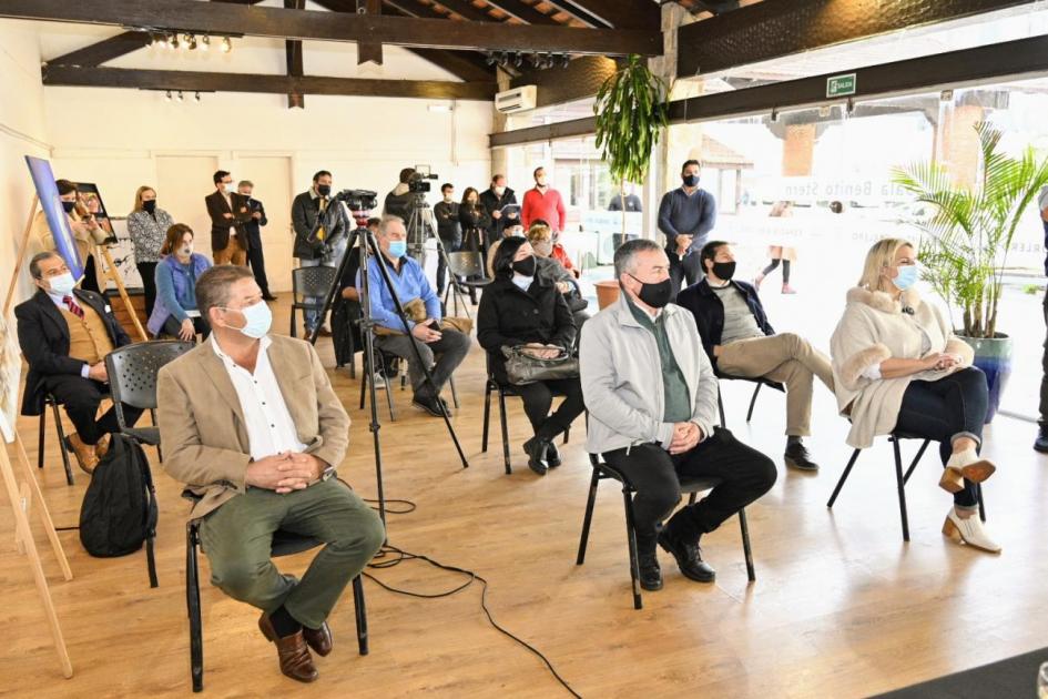 Autoridades en conferencia Actividad oficial