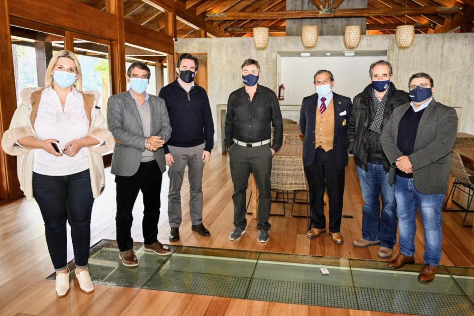 Autoridades en conferencia Actividad oficial
