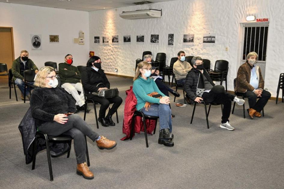 Autoridades en conferencia Actividad oficial