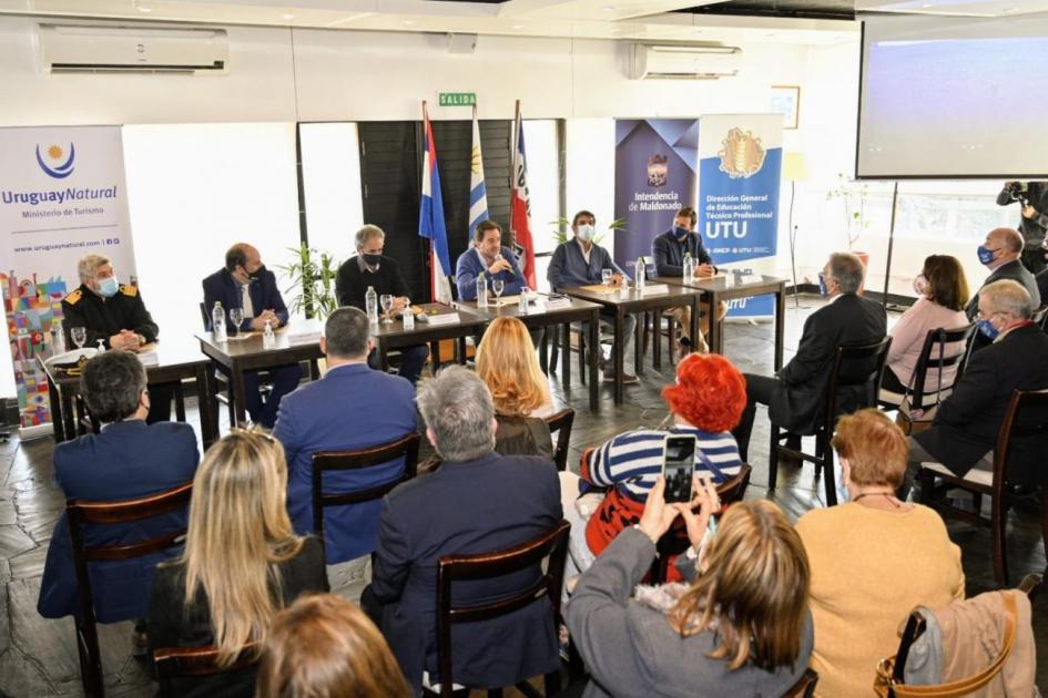Lanzamiento temporada de avistamiento de ballenas Lanzamiento temporada de avistamiento de ballenas