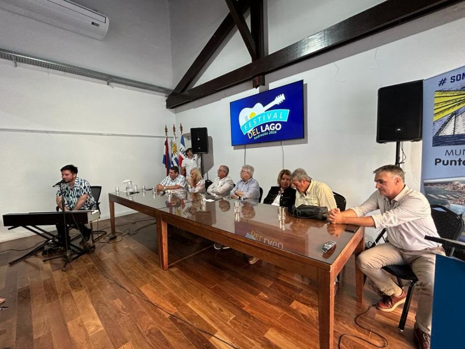 Lanzamiento del 31° Festival del Lago, Andresito le canta al país