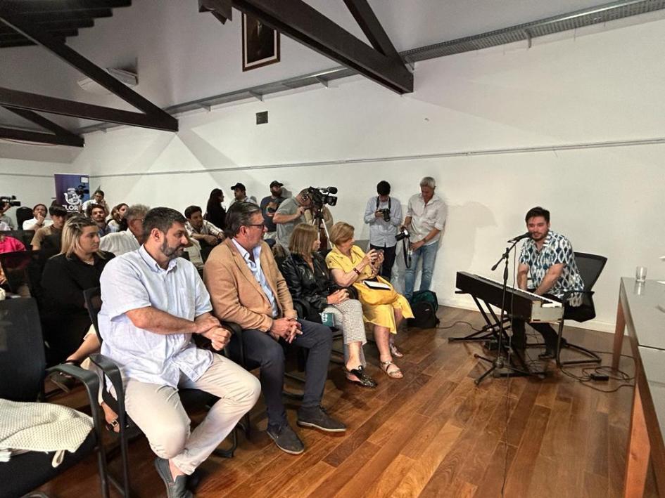 Lanzamiento del 31° Festival del Lago, Andresito le canta al país