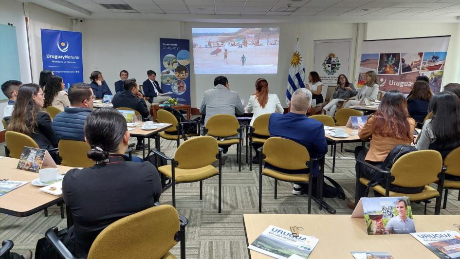 Se presentó “Experimente Uruguay” en Colombia