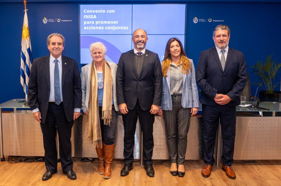 MINTUR e INISA firmaron convenio para promover la inclusión y formación de adolescentes MINTUR e INISA firmaron convenio para promover la inclusión y formación de adolescentes