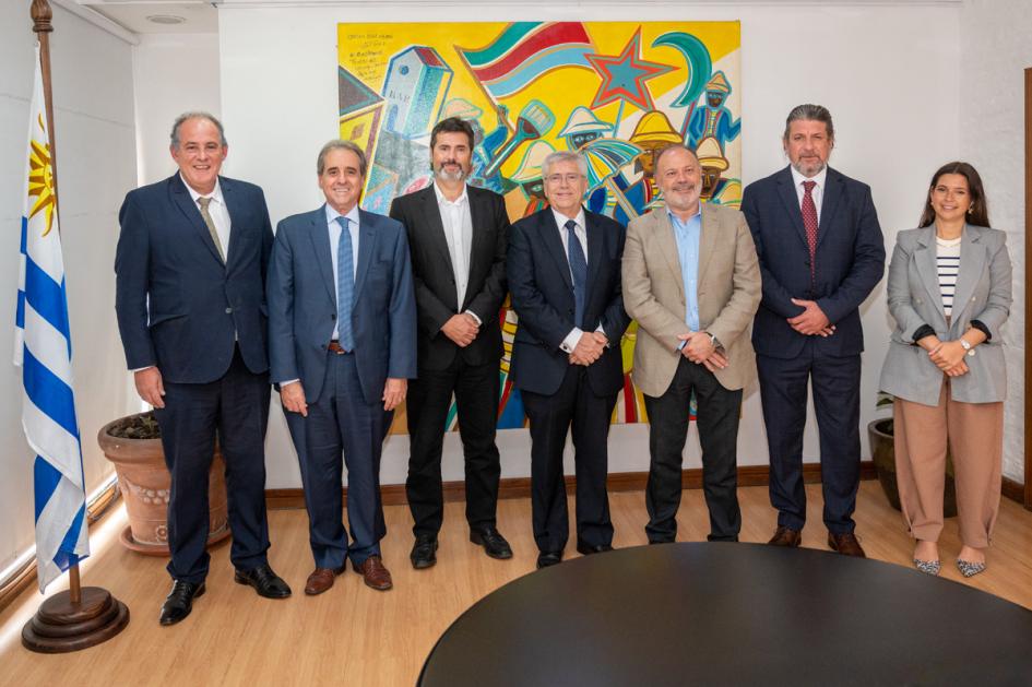 Ministerio de Turismo alcanzó un acuerdo con Iberia de promoción turística Ministerio de Turismo alcanzó un acuerdo con Iberia de promoción turística