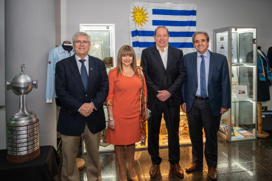 Inauguración de la 1º Sala del Turismo en Uruguay, en lobby del Hotel Holiday Inn