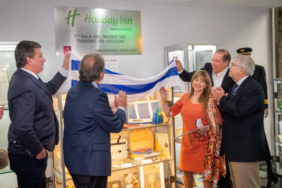 Inauguración de la 1º Sala del Turismo en Uruguay, en lobby del Hotel Holiday Inn