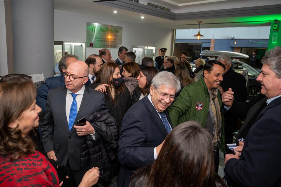 Inauguración de la 1º Sala del Turismo en Uruguay, en lobby del Hotel Holiday Inn