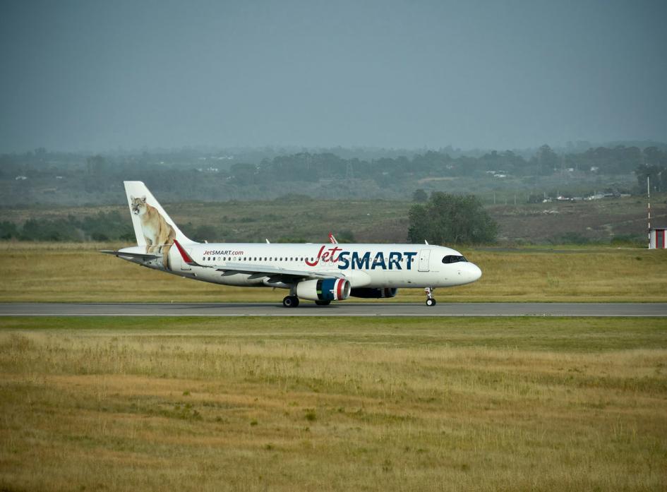 Llegada de vuelo inaugural de Jetsmart al Aeropuerto de Carrasco