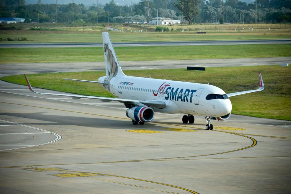 Llegada de vuelo inaugural de Jetsmart al Aeropuerto de Carrasco