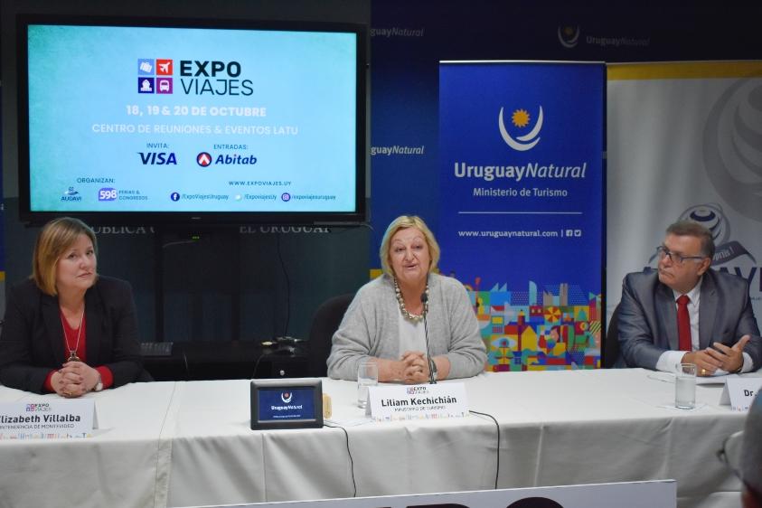 Elizabeth Villalba, Liliam Kechichian y Carlos Pera durante el lanzamiento de Expo Viajes en la sede del Ministerio.