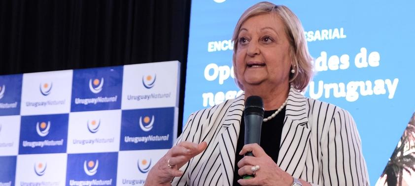 Kechichian Kechichian se refiere a los atributos de Uruguay