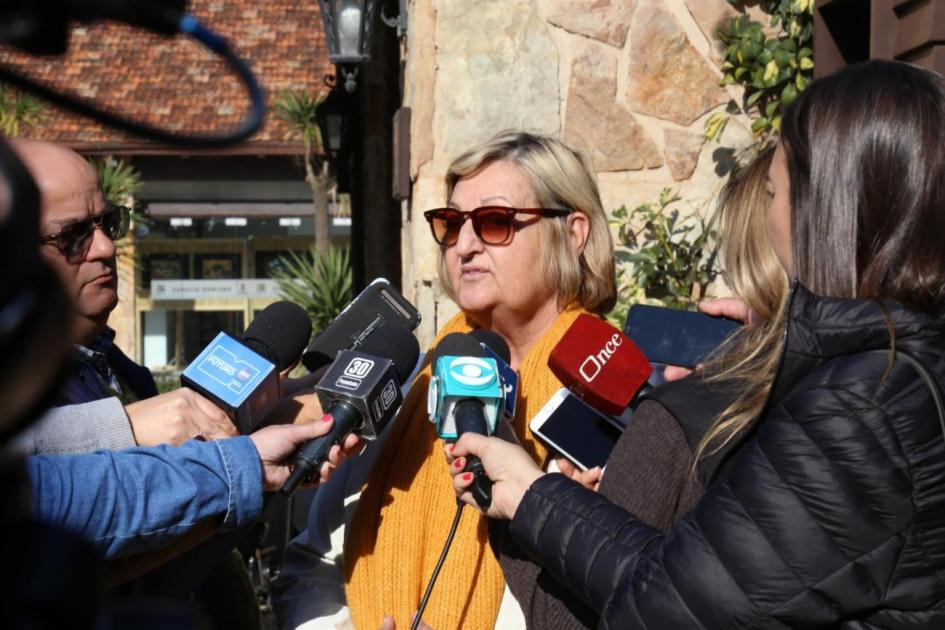 Ministra Liliam Kechichian Kechichian en entrevista con los medios de comunicación.