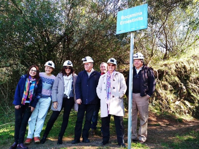 Liliam Kechichian, Hyara Rodríguez, Carlos Fagetti, Paula Alves y representantes de Premio Pueblo por ingresar a la bocamina.