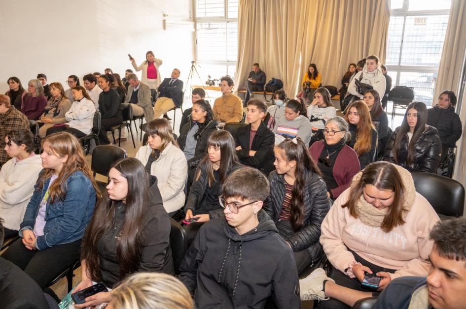 MINTUR realiza donación de libros técnicos en turismo en todo el país MINTUR realiza donación de libros técnicos en turismo en todo el país