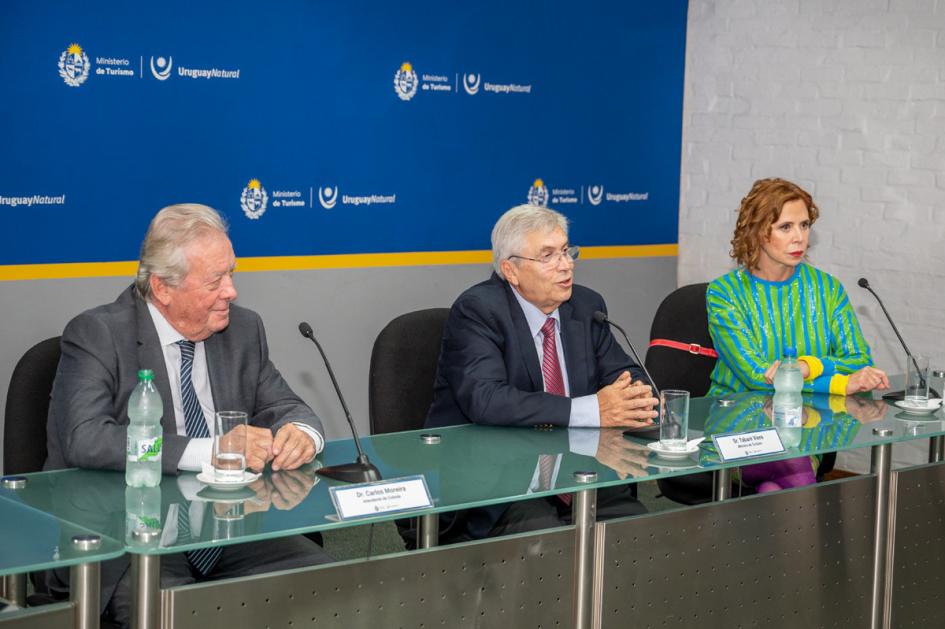 Lanzamiento del desfile de Agatha Ruiz de la Prada en Colonia, realizado en Ministerio de Turismo 