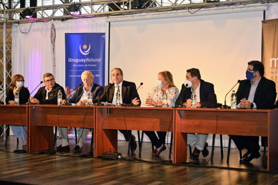 Lanzamiento Temporada Otoño - Invierno de la Región Centro Sur, en el Mercado Agrícola de Montevideo Lanzamiento Temporada Otoño - Invierno de la Región Centro Sur, en el Mercado Agrícola de Montevideo