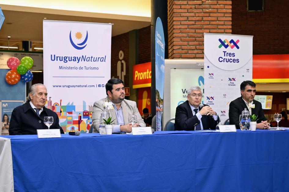 Lanzamiento de la Temporada otoño - invierno 2022 del Destino Termas, en Shopping Terminal Tres Cruces Lanzamiento de la Temporada otoño - invierno 2022 del Destino Termas, Shopping Terminal Tres Cruces