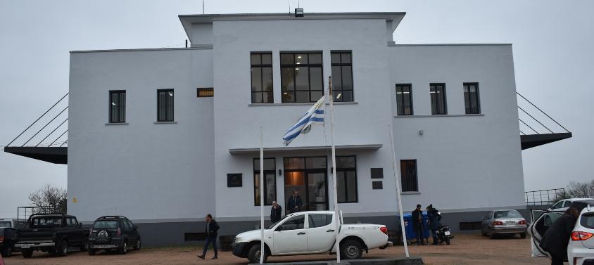Escuela Superior de Vitivinicultura Tomás Berreta Escuela Superior de Vitivinicultura Presidente Tomás Berreta
