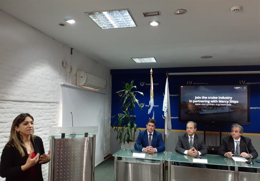 Mónica Lozano, encargada del producto Cruceros en MINTUR Mónica Lozano, encargada del producto Cruceros en MINTUR durante su presentación en la sala Arredondo