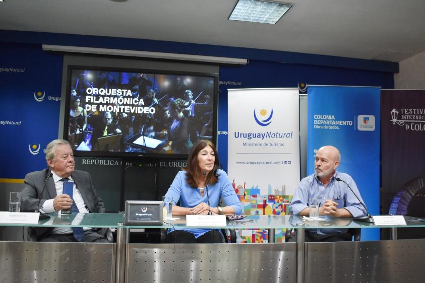 Carlos Moreira, Hyara Rodríguez y Enrique Graf desde adelante