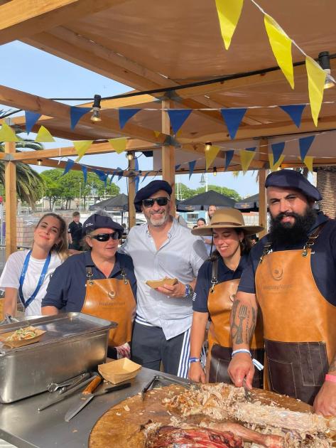 Ministro de Turismo, Eduardo Sanguinetti, junto al equipo de la Asociación Uruguaya de Asadores. Ministro de Turismo, Eduardo Sanguinetti, junto al equipo de la Asociación Uruguaya de Asadores.