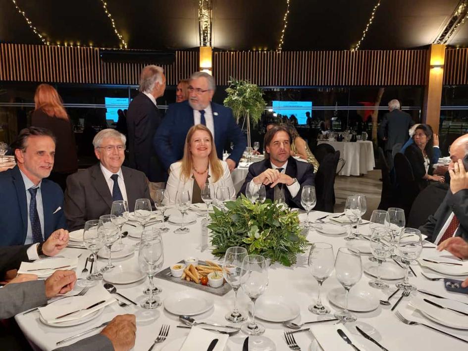 Mesa de autoridades en Cena Celebración por Día Mundial del Turismo, Chacra La Redención