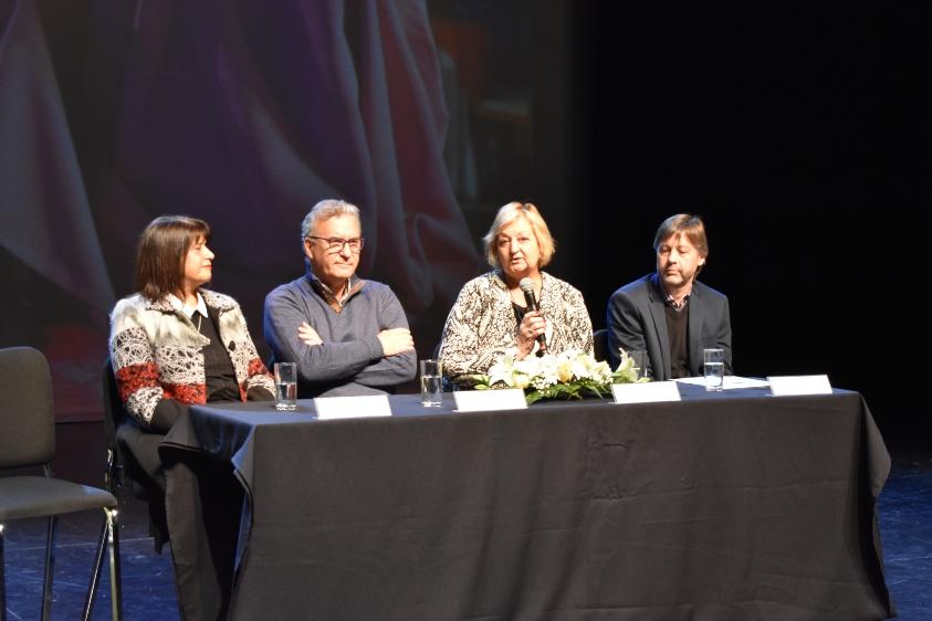 Mesa de autoridades Representante del MEC, Carlos Fagetti, Liliam Kechichian y Álvaro Nodales