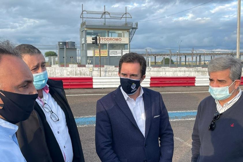 Ministro de Turismo, Germán Cardoso en autódromo de Rivera