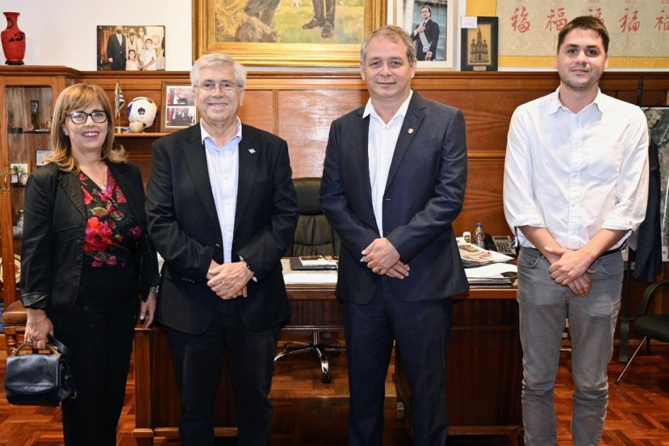 Ministro de Turismo, Tabaré Viera, Intendente de Florida, Guillermo López y equipo de IDF